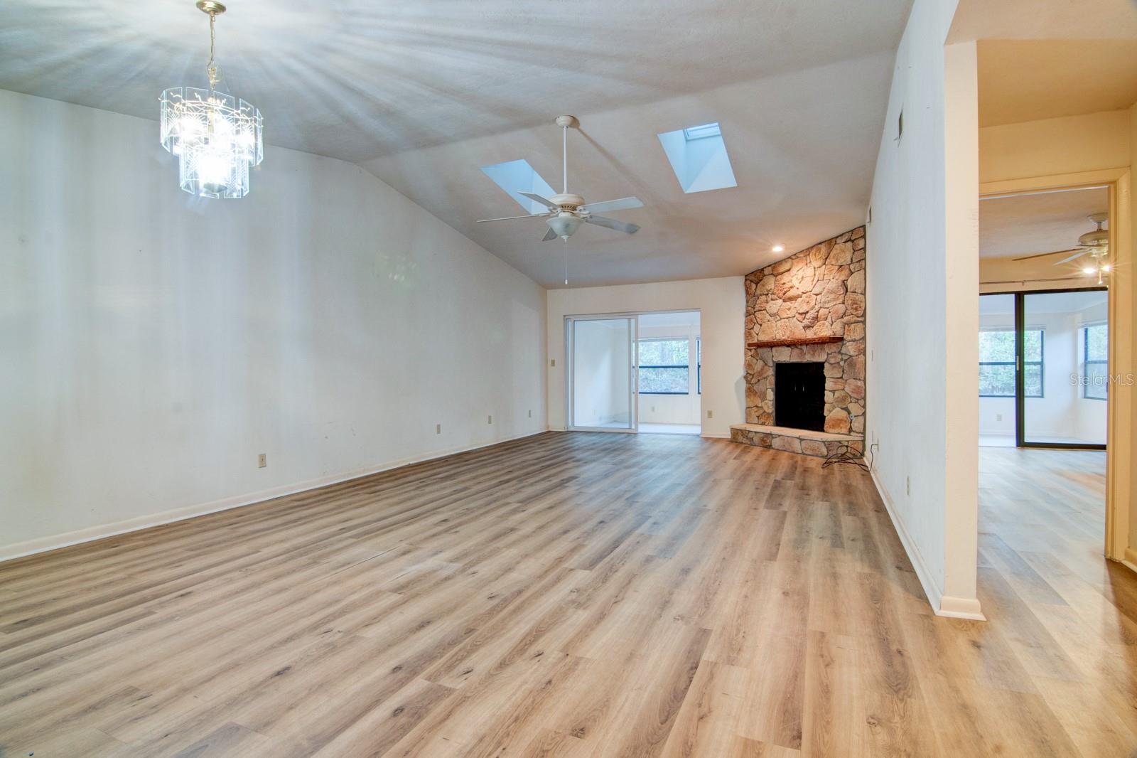 CUMBERLAND CIRCLE - Residential