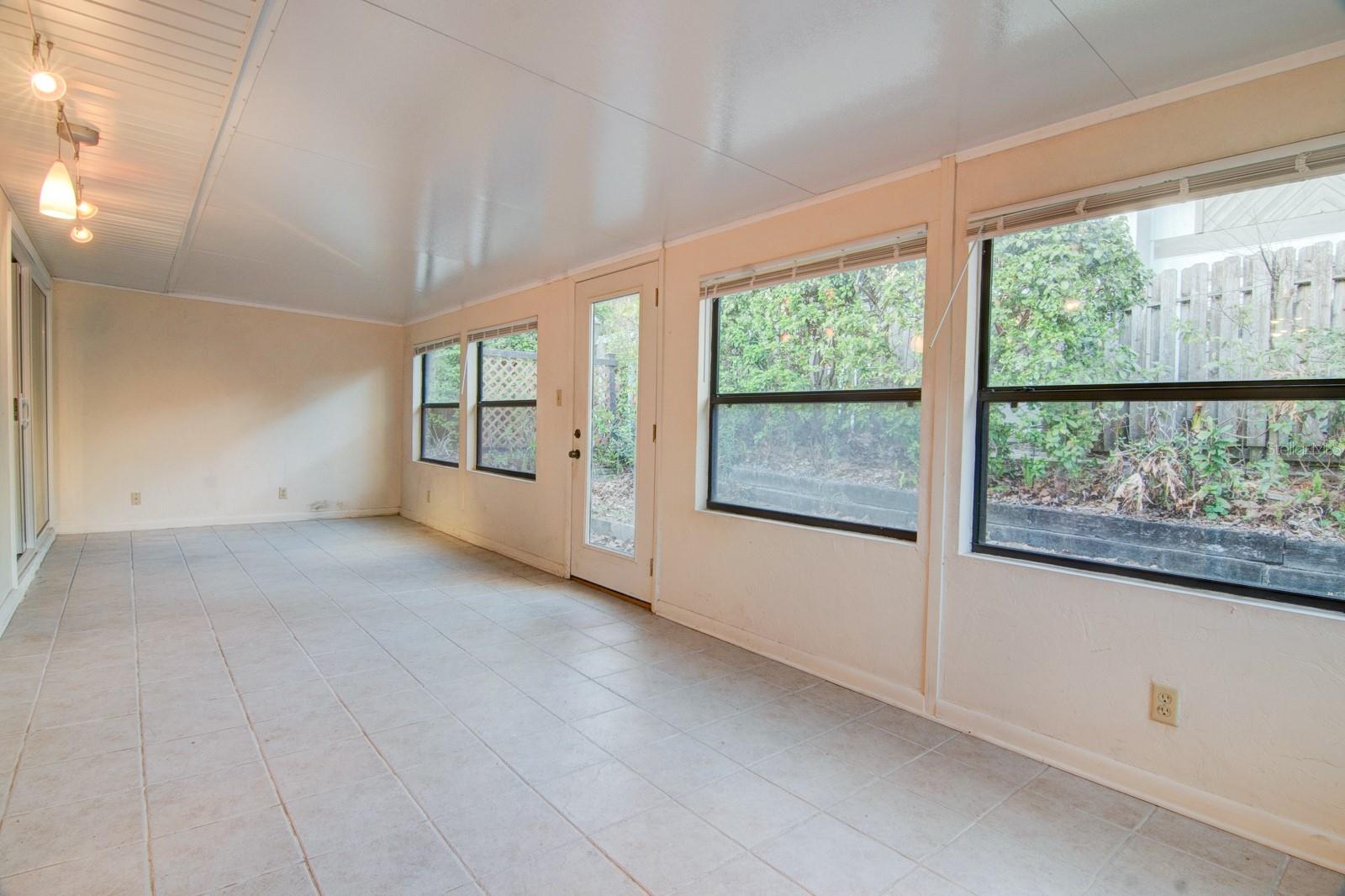 CUMBERLAND CIRCLE - Residential