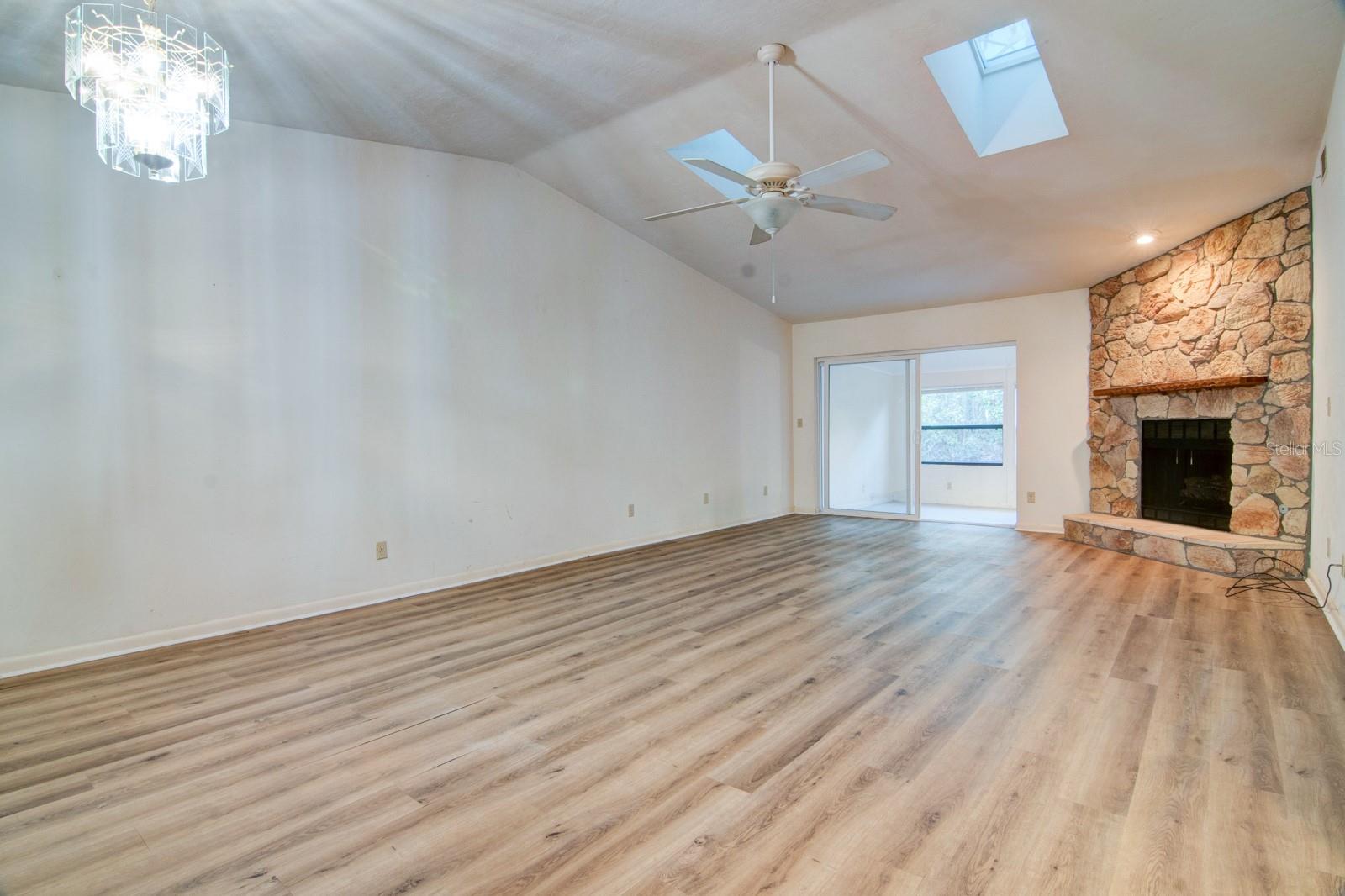 CUMBERLAND CIRCLE - Residential