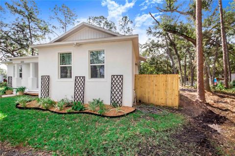 A home in LAKELAND