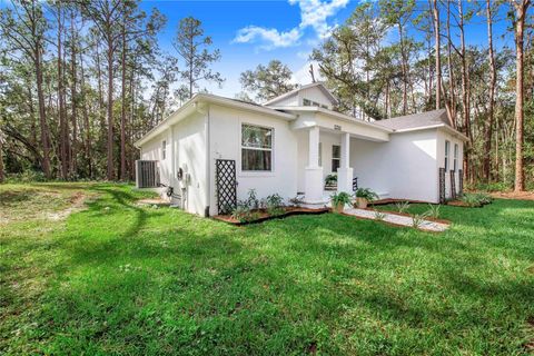 A home in LAKELAND