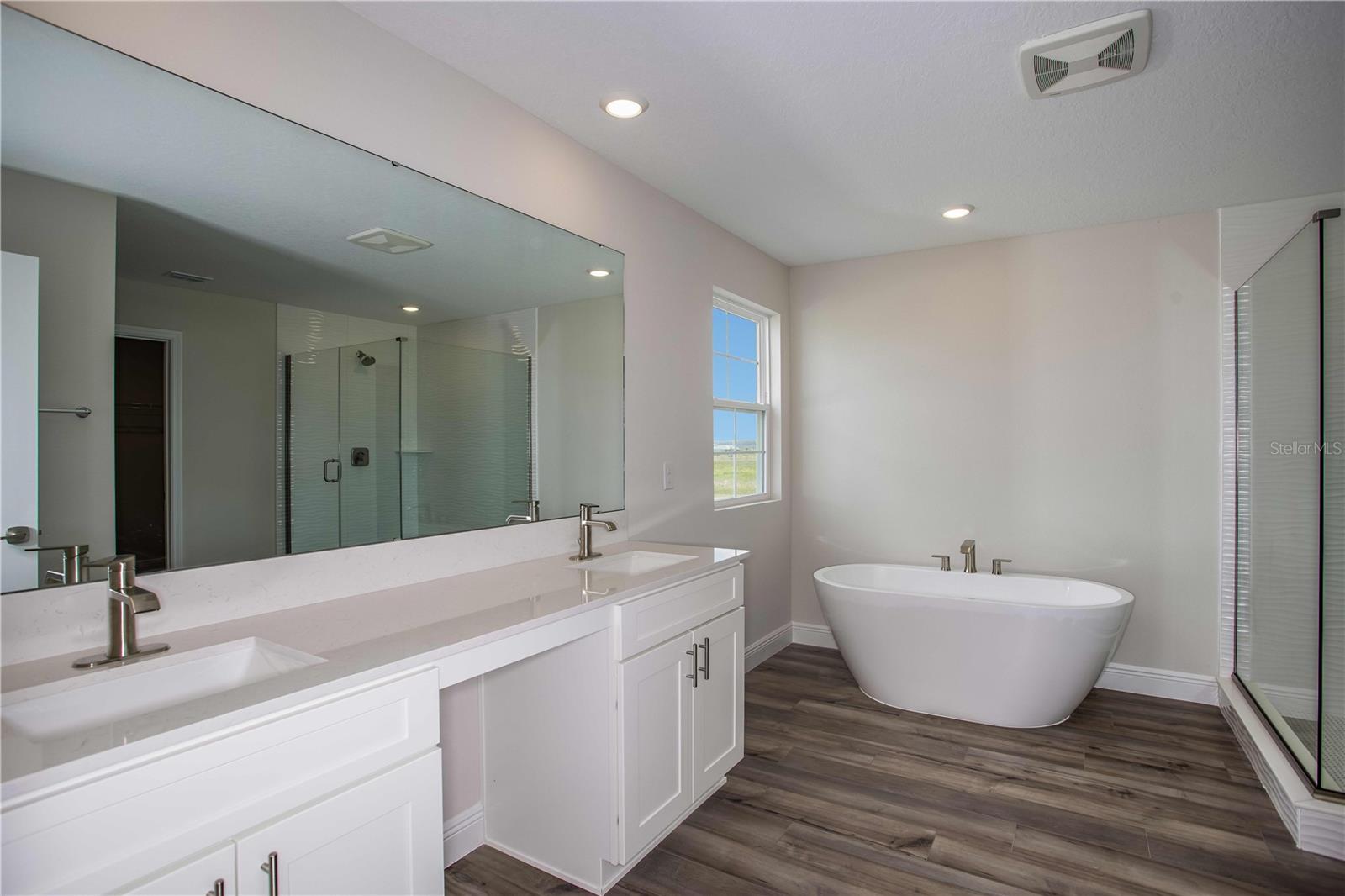 PASADENA WOODS - Residential