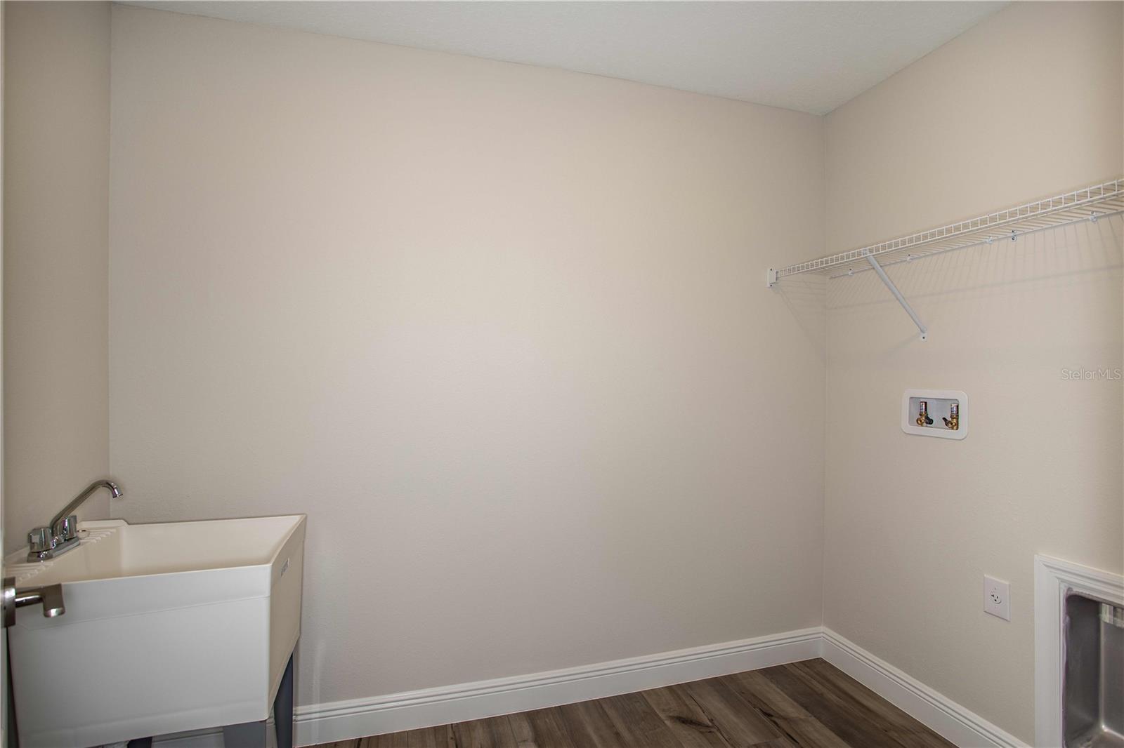 PASADENA WOODS - Residential