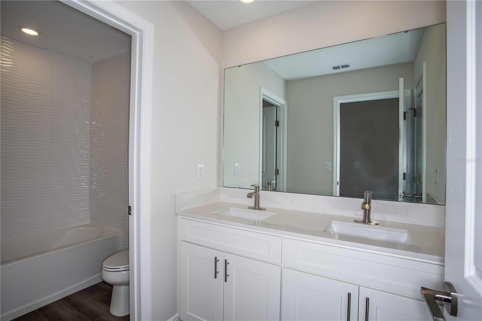 PASADENA WOODS - Residential