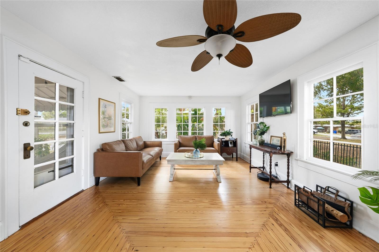 COVE CAY - Residential