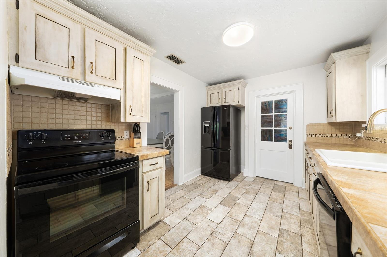 COVE CAY - Residential