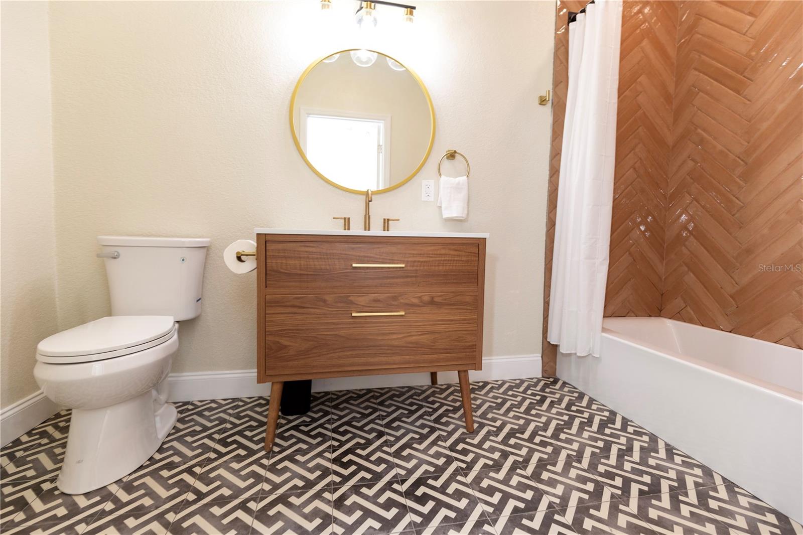 REUER SUB - Residential