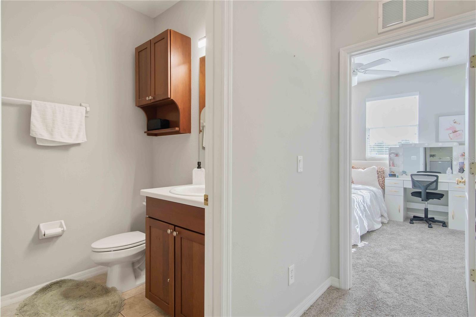 TOWNS AT LAKESIDE - Residential