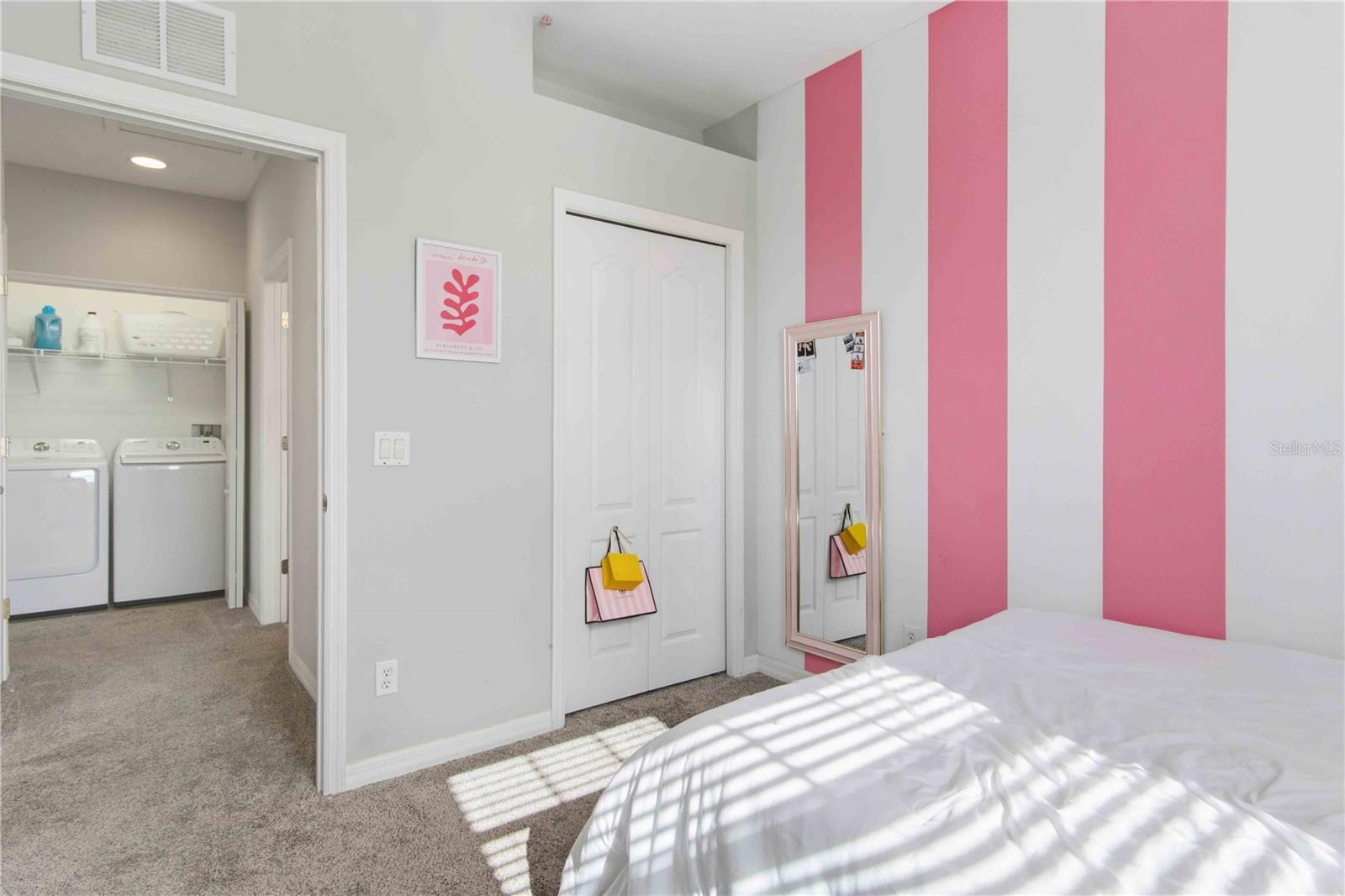 TOWNS AT LAKESIDE - Residential