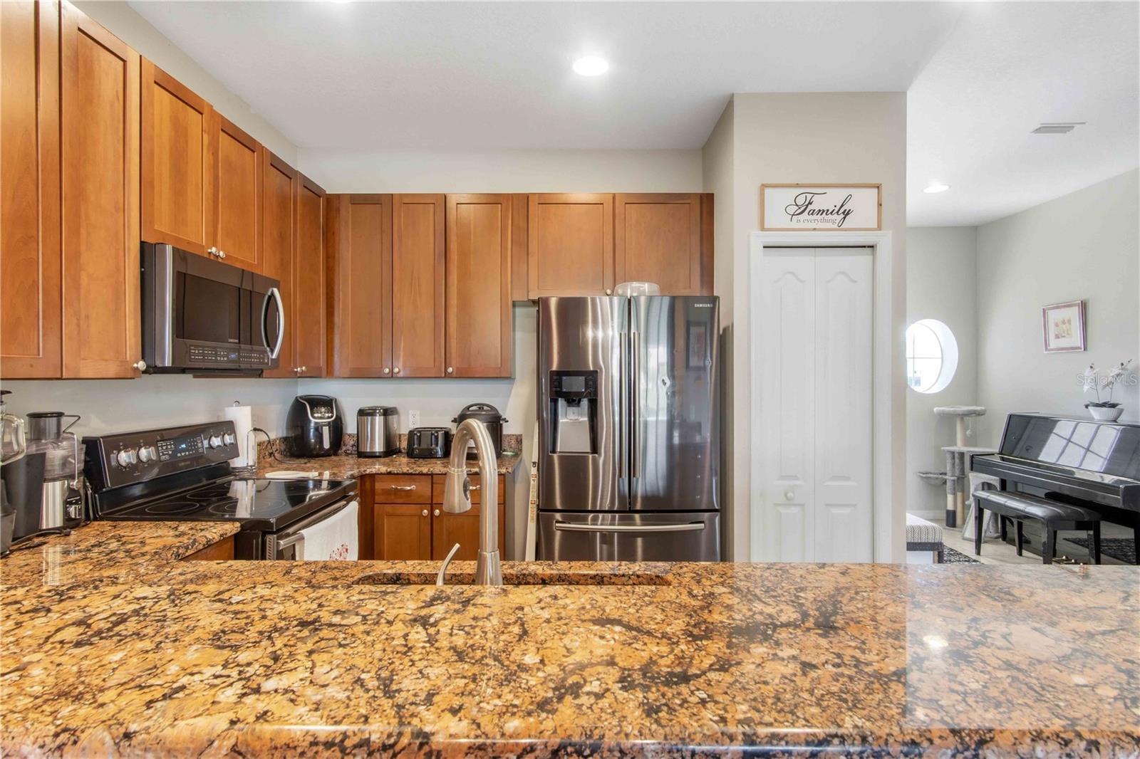 TOWNS AT LAKESIDE - Residential