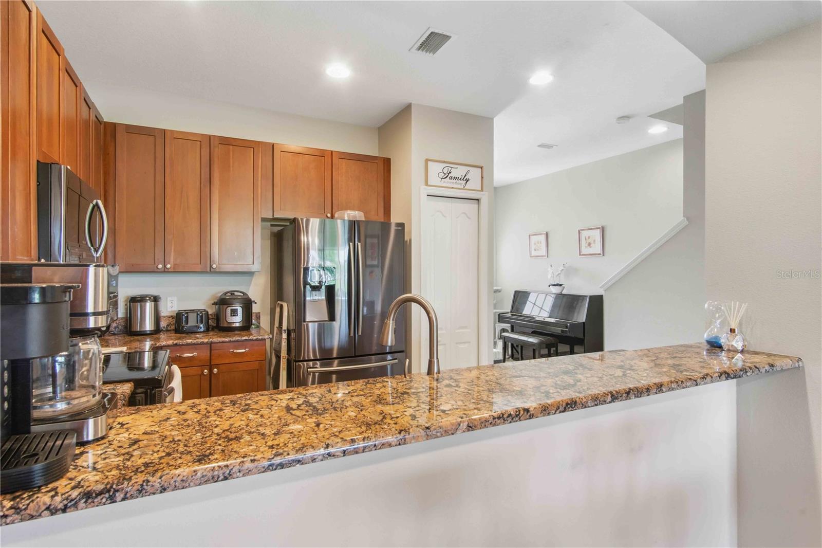 TOWNS AT LAKESIDE - Residential