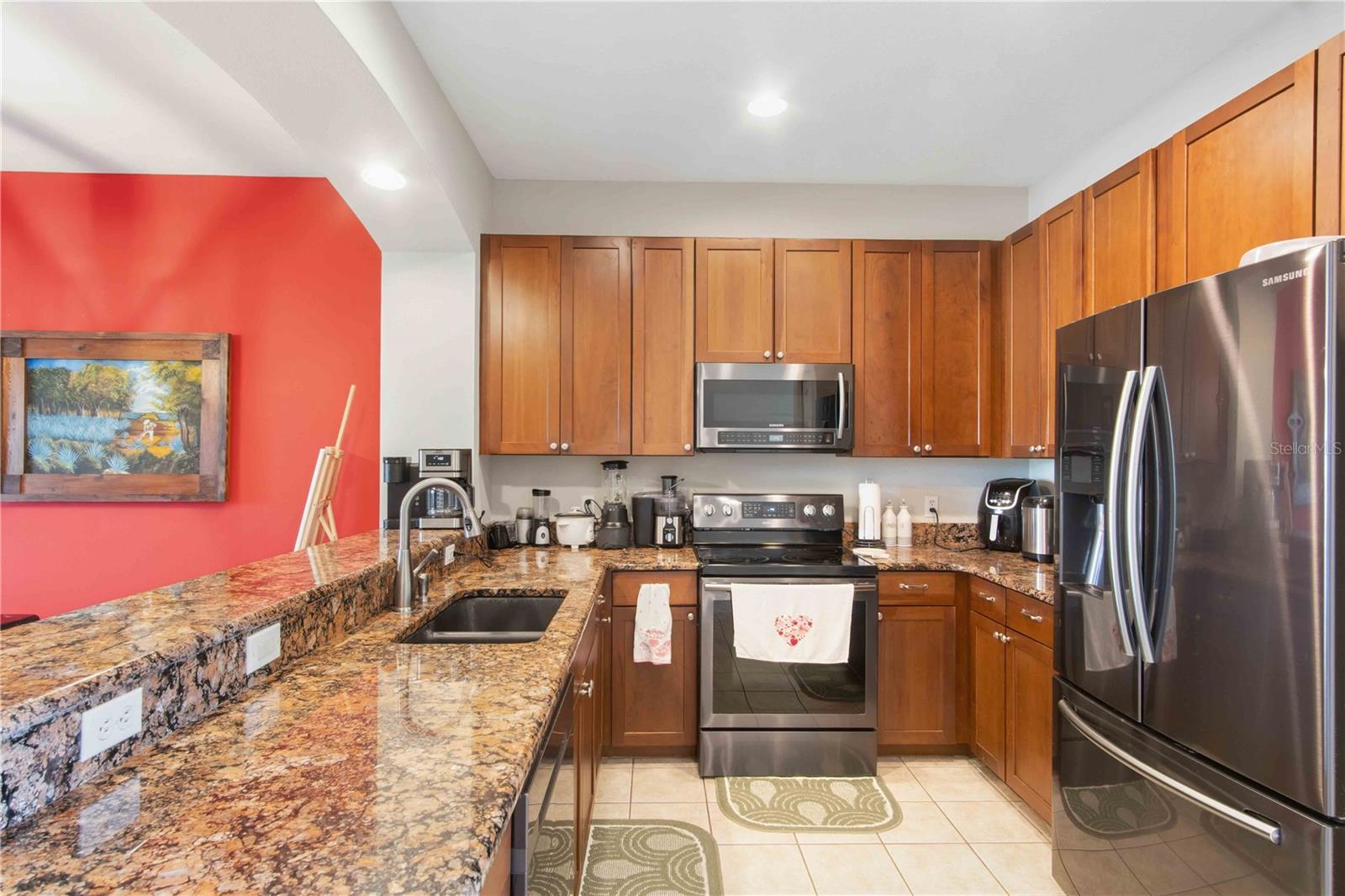 TOWNS AT LAKESIDE - Residential