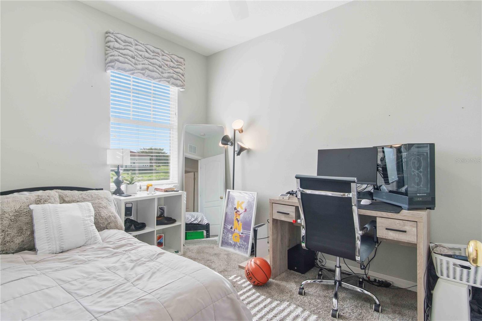 TOWNS AT LAKESIDE - Residential