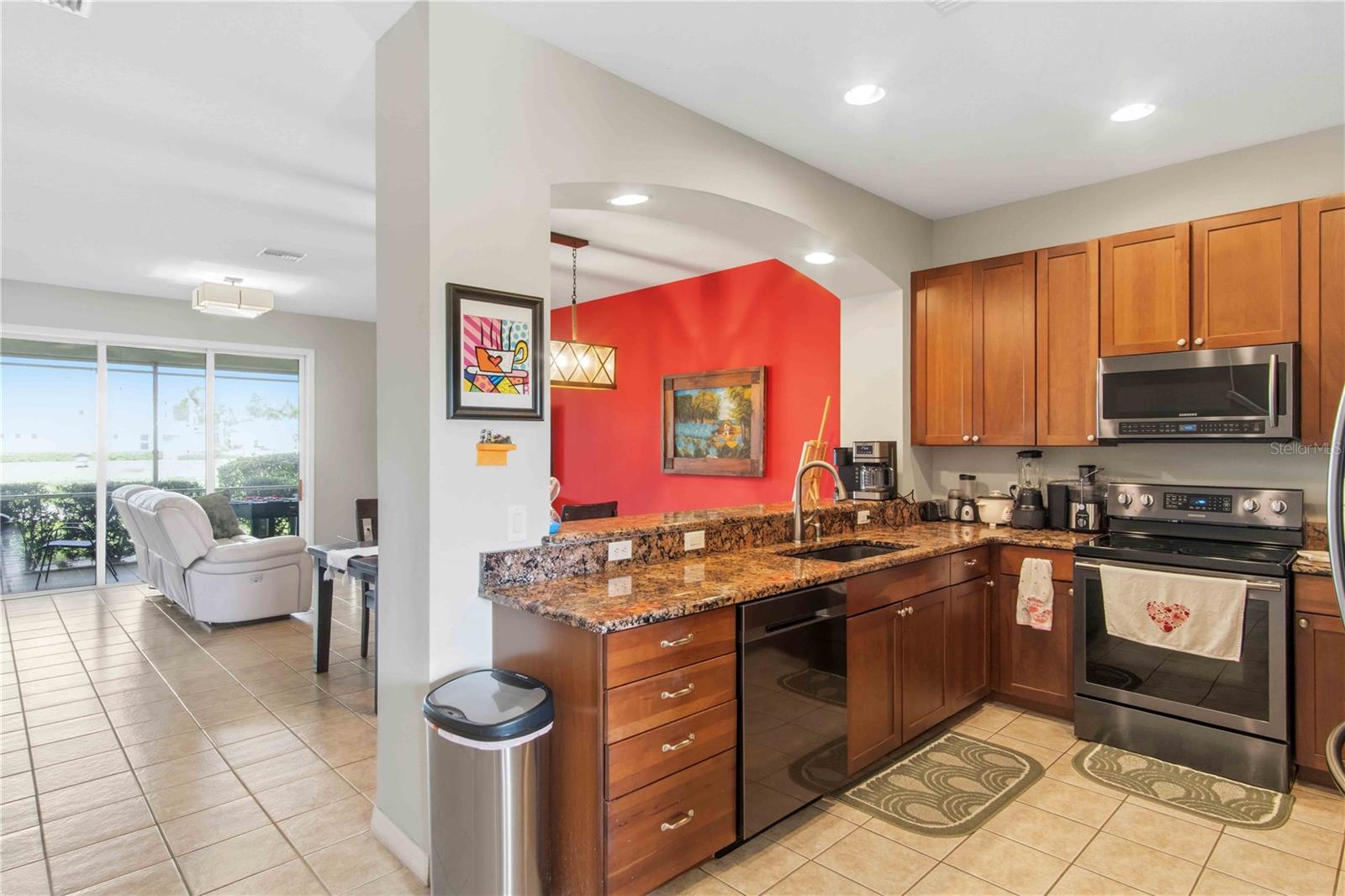 TOWNS AT LAKESIDE - Residential