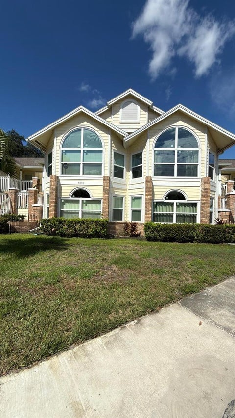 Photo of 5009 Laguna Bay Circle #41, Kissimmee, FL 34746 (MLS # S5157034)