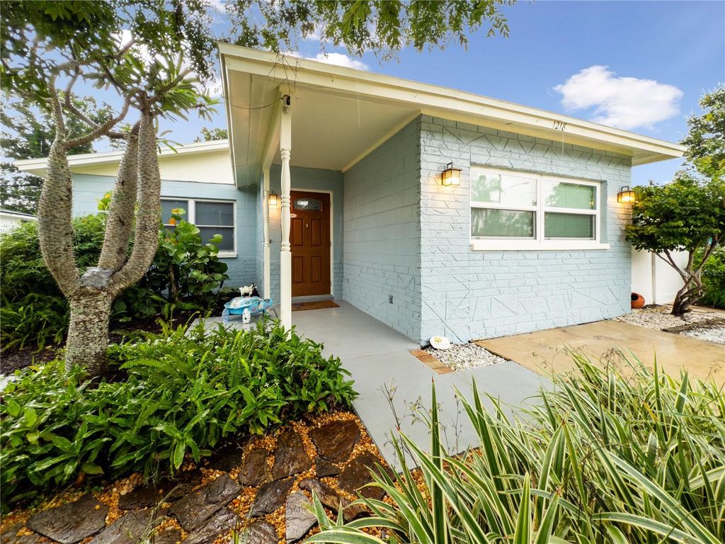 Photo of 1218 Freemont Street S, Gulfport, FL 33707 (MLS # TB8407592)