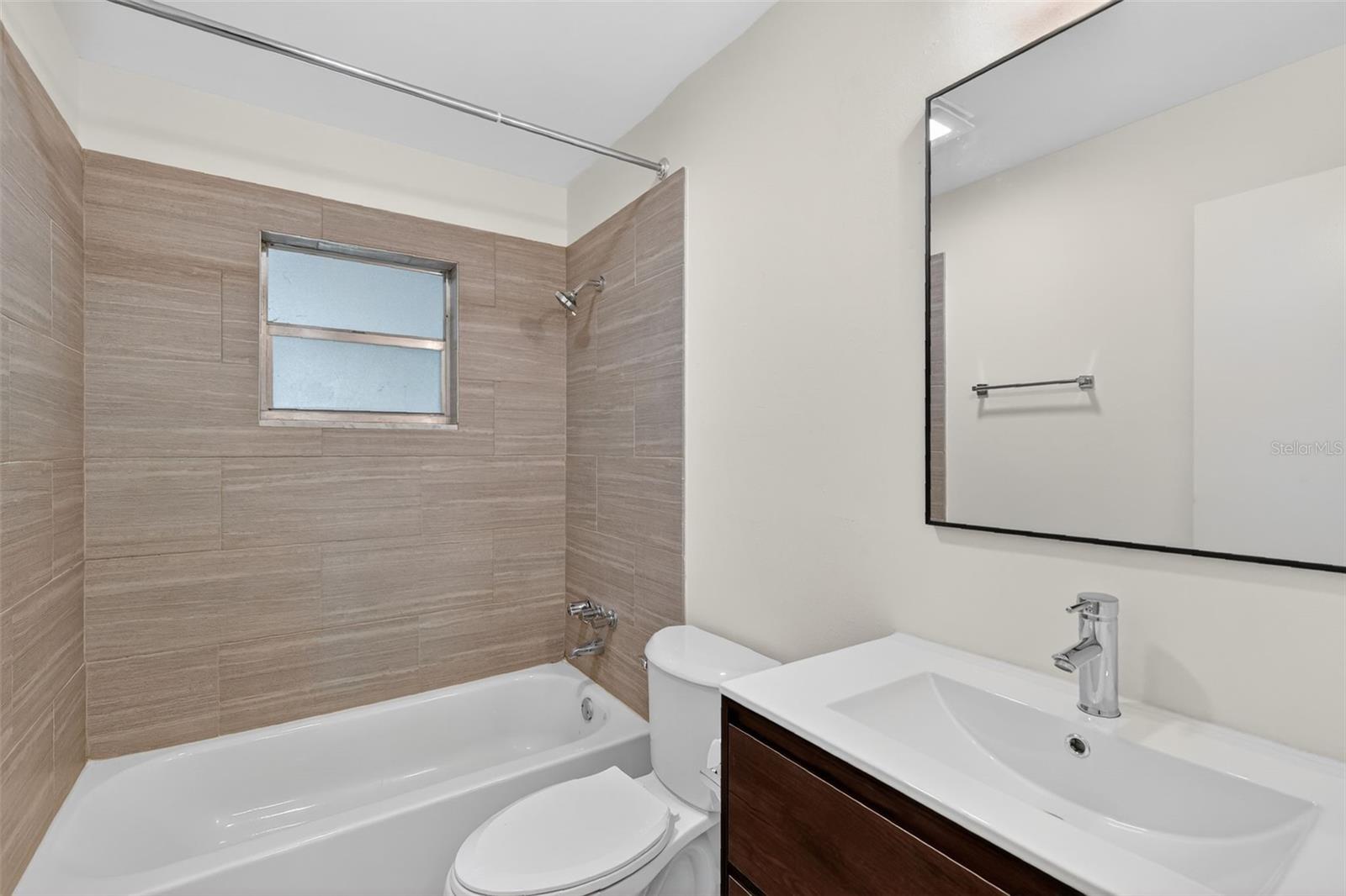 MOUNT DORA GULLERS HOMESTEAD - Residential Lease