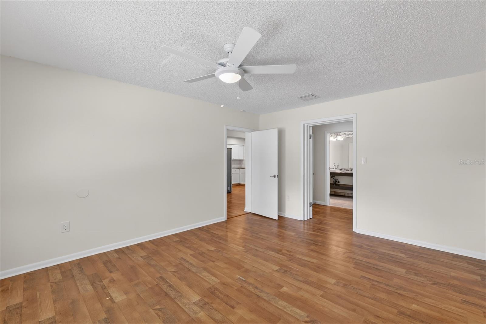 MOUNT DORA GULLERS HOMESTEAD - Residential Lease