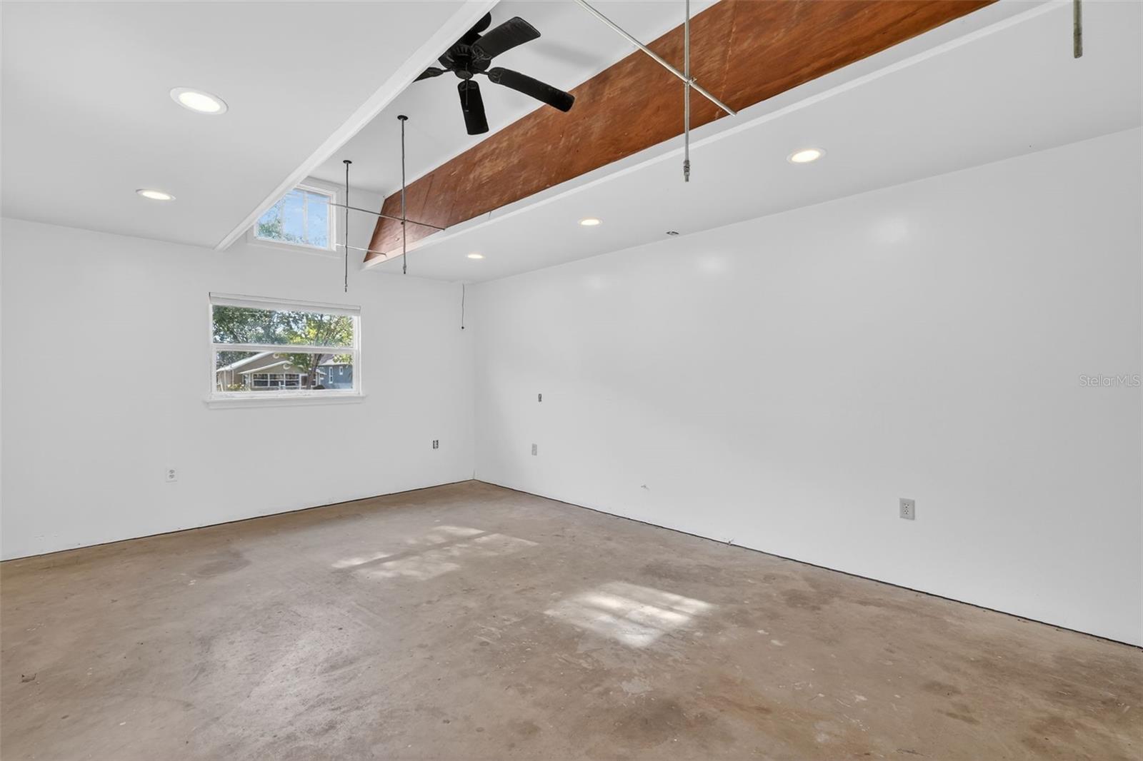 MOUNT DORA GULLERS HOMESTEAD - Residential Lease