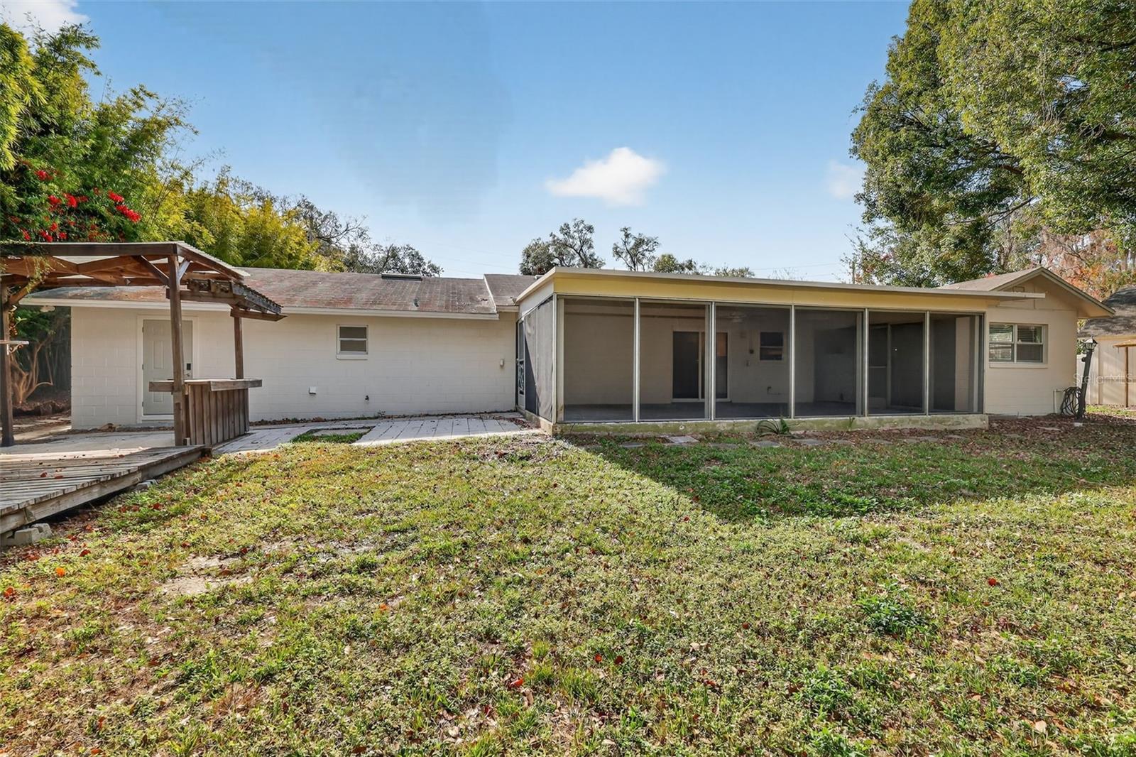 MOUNT DORA GULLERS HOMESTEAD - Residential Lease