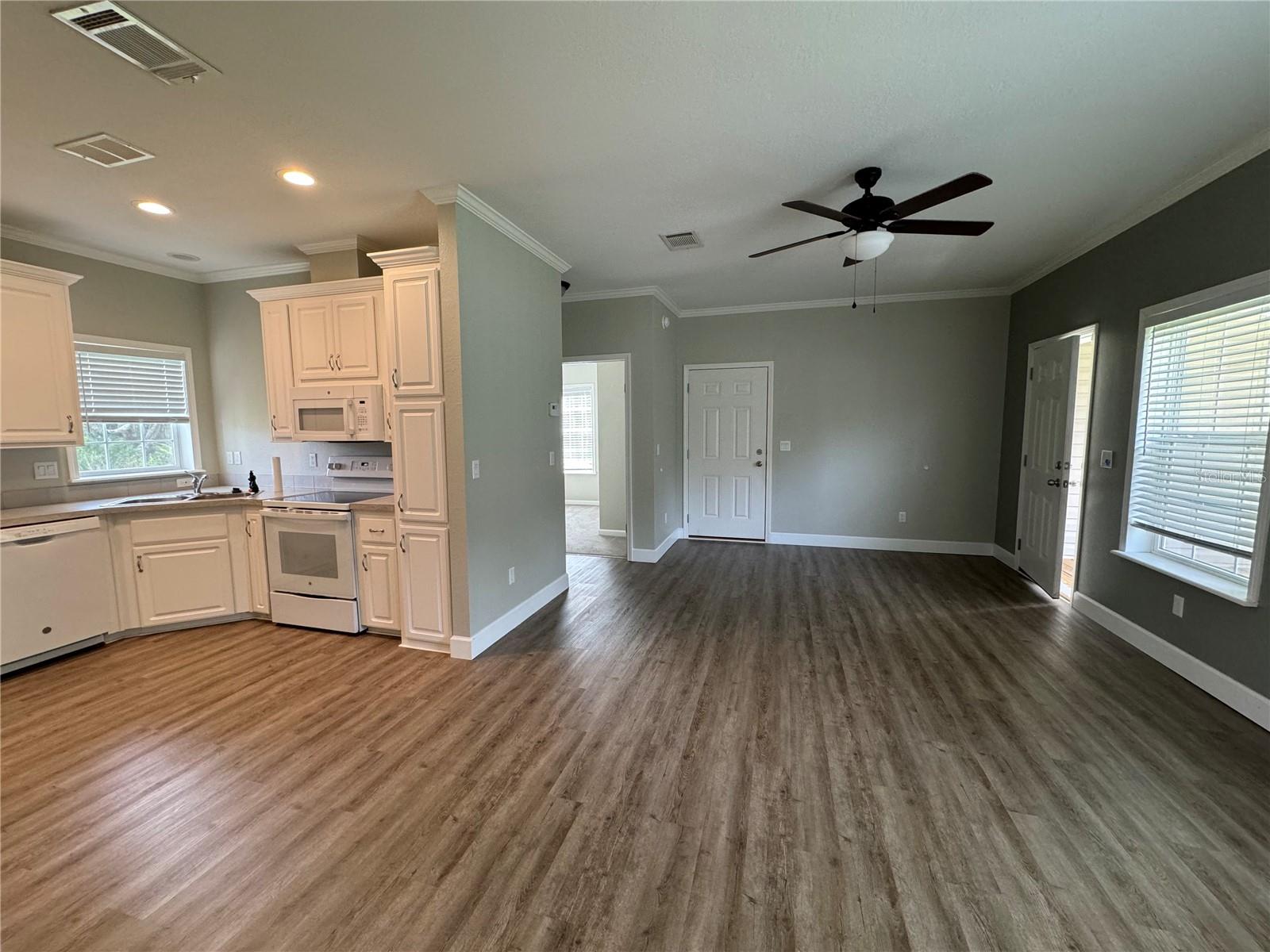 HOOD MANOR ESTATES - Residential Lease