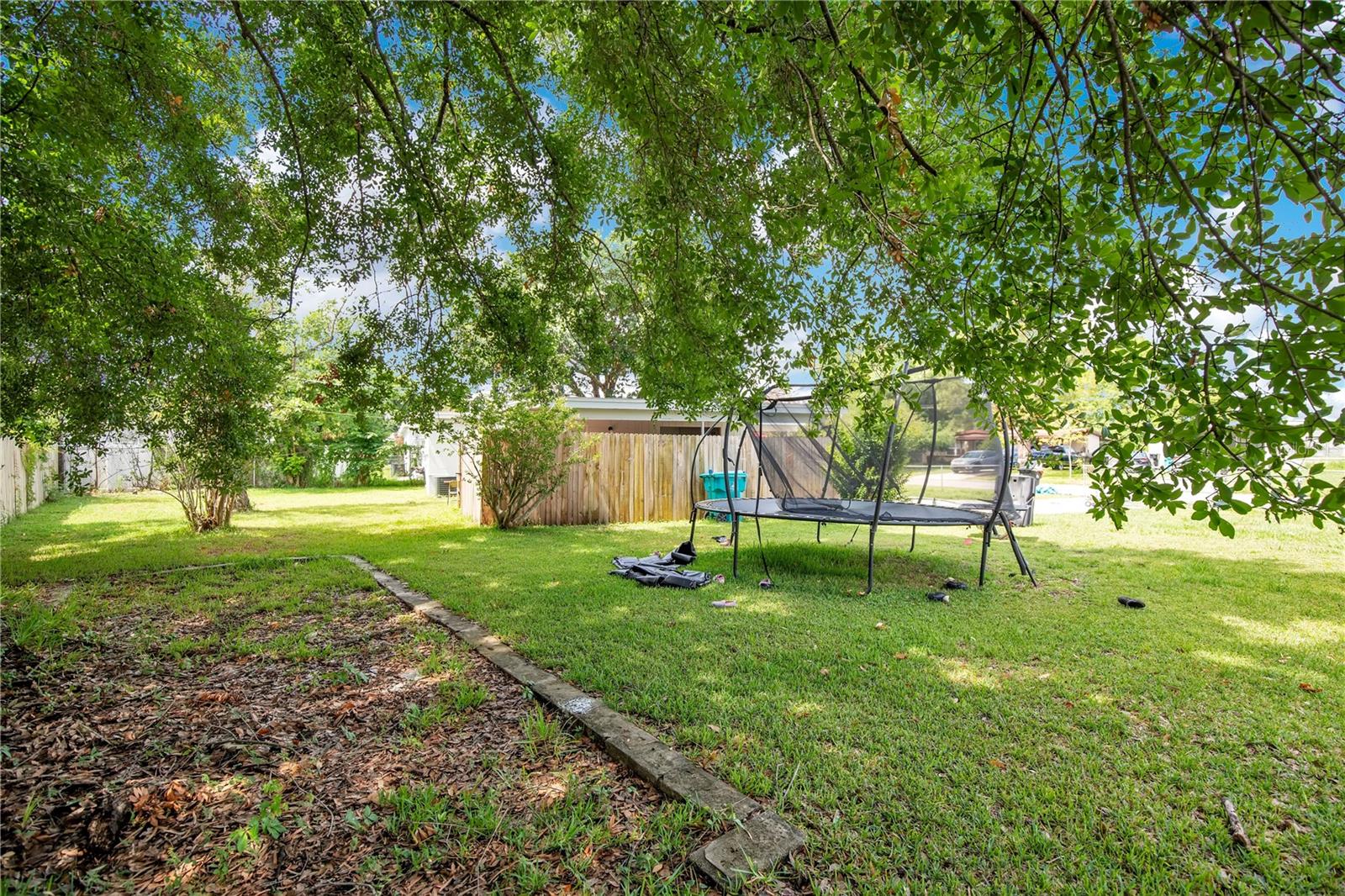 LAKE LAWNE SHORES ADD 01 - Residential