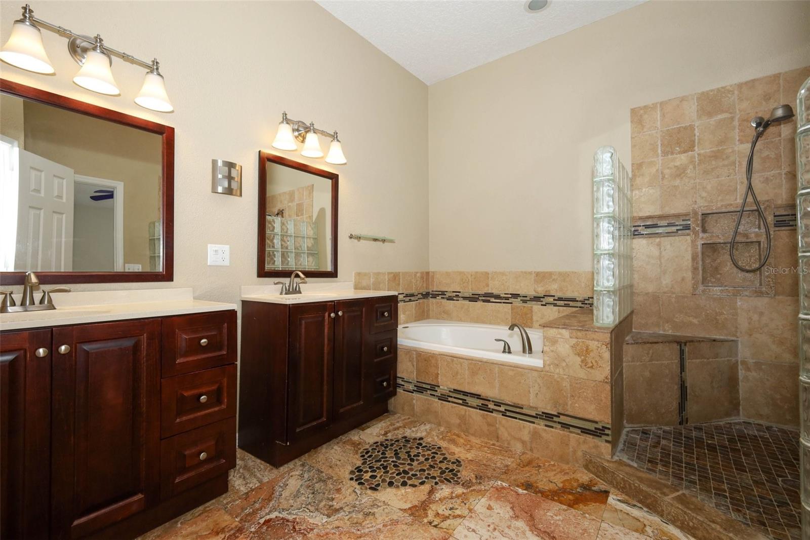 OAKHURST RESERVE UNIT ONE - Residential