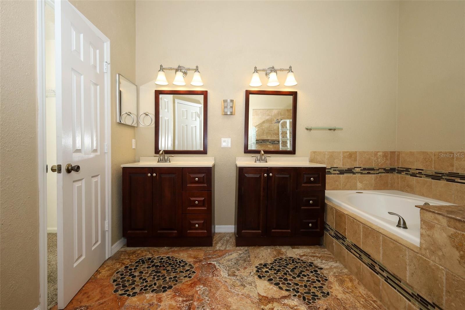 OAKHURST RESERVE UNIT ONE - Residential