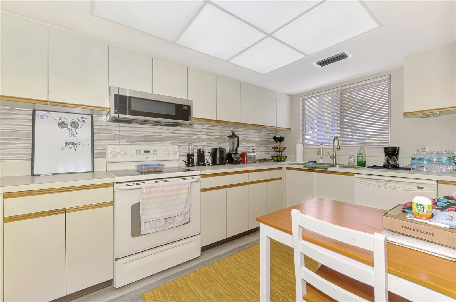 SAYBROOK MANOR - Residential