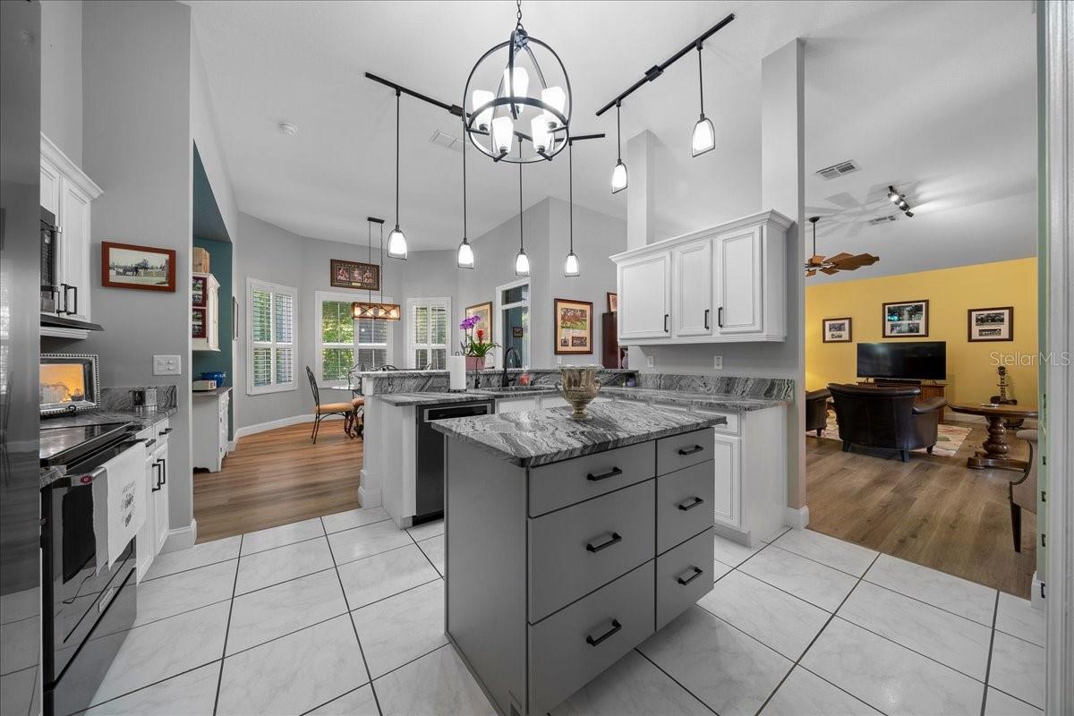 OAK RUN LAUREL OAKS - Residential