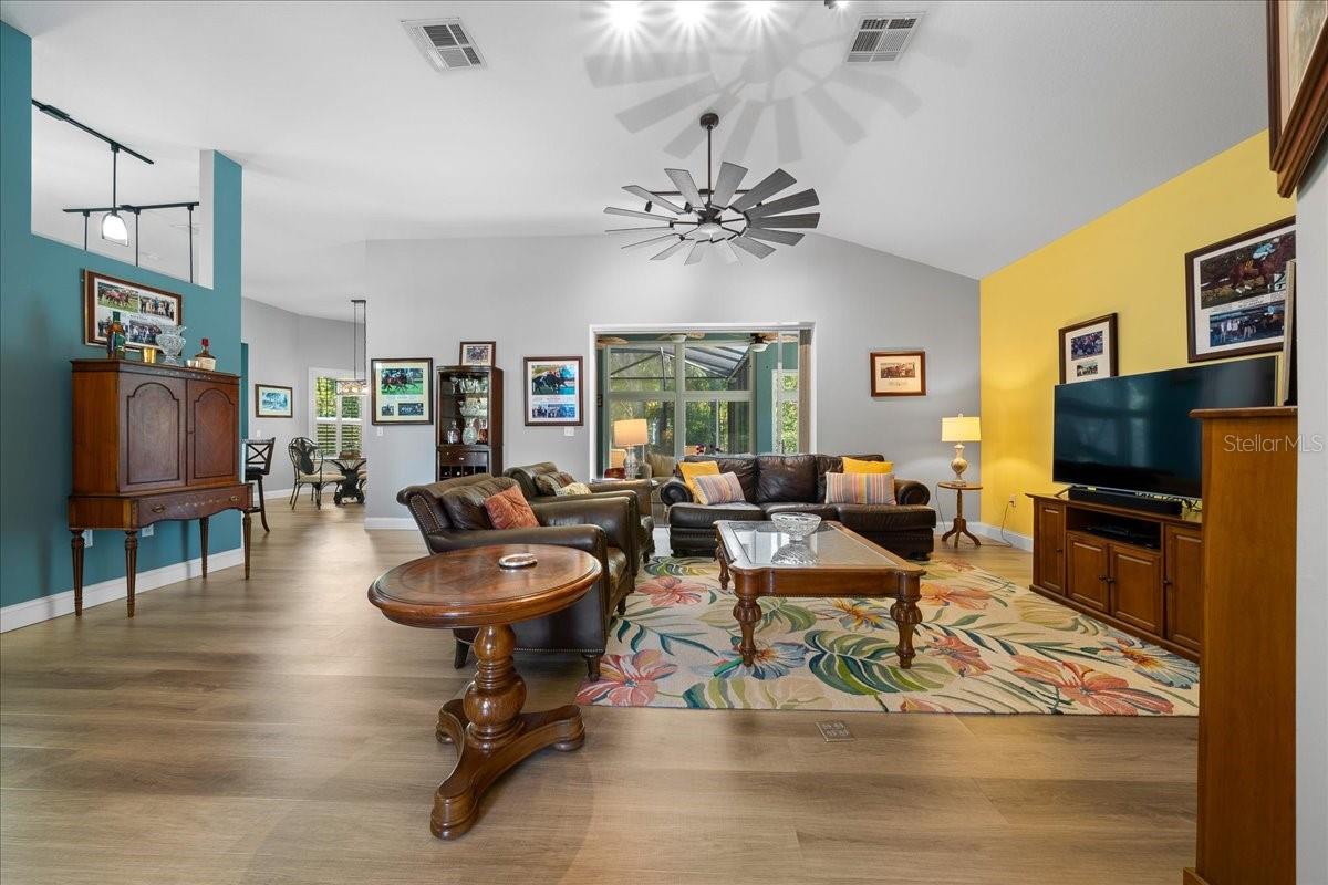 OAK RUN LAUREL OAKS - Residential