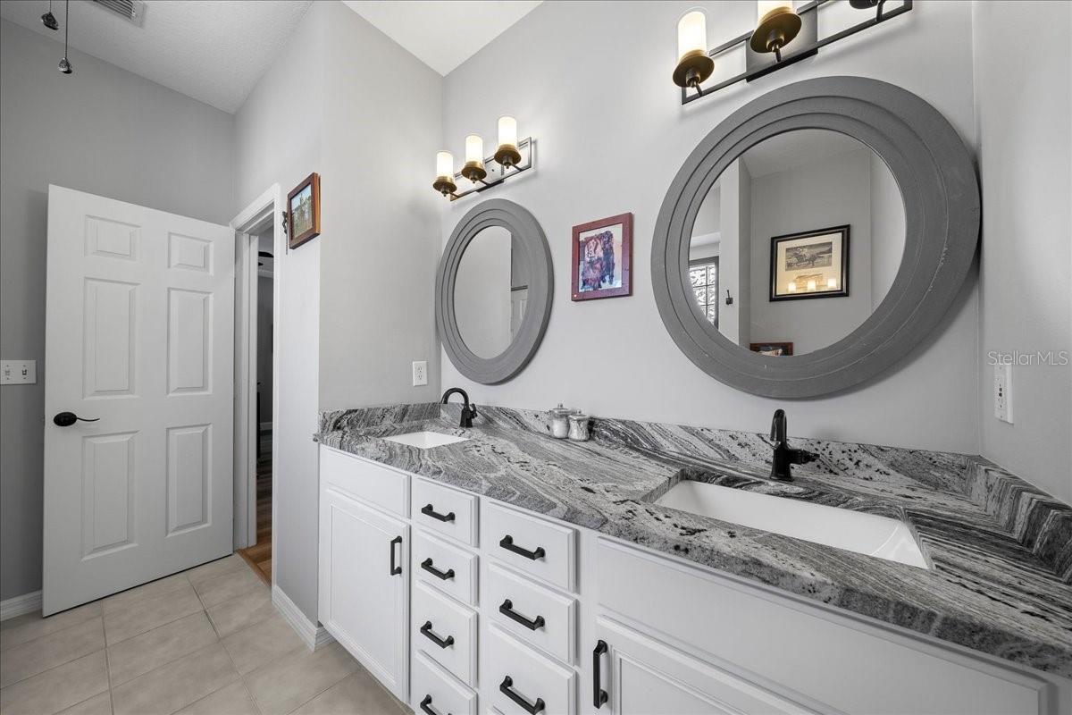 OAK RUN LAUREL OAKS - Residential