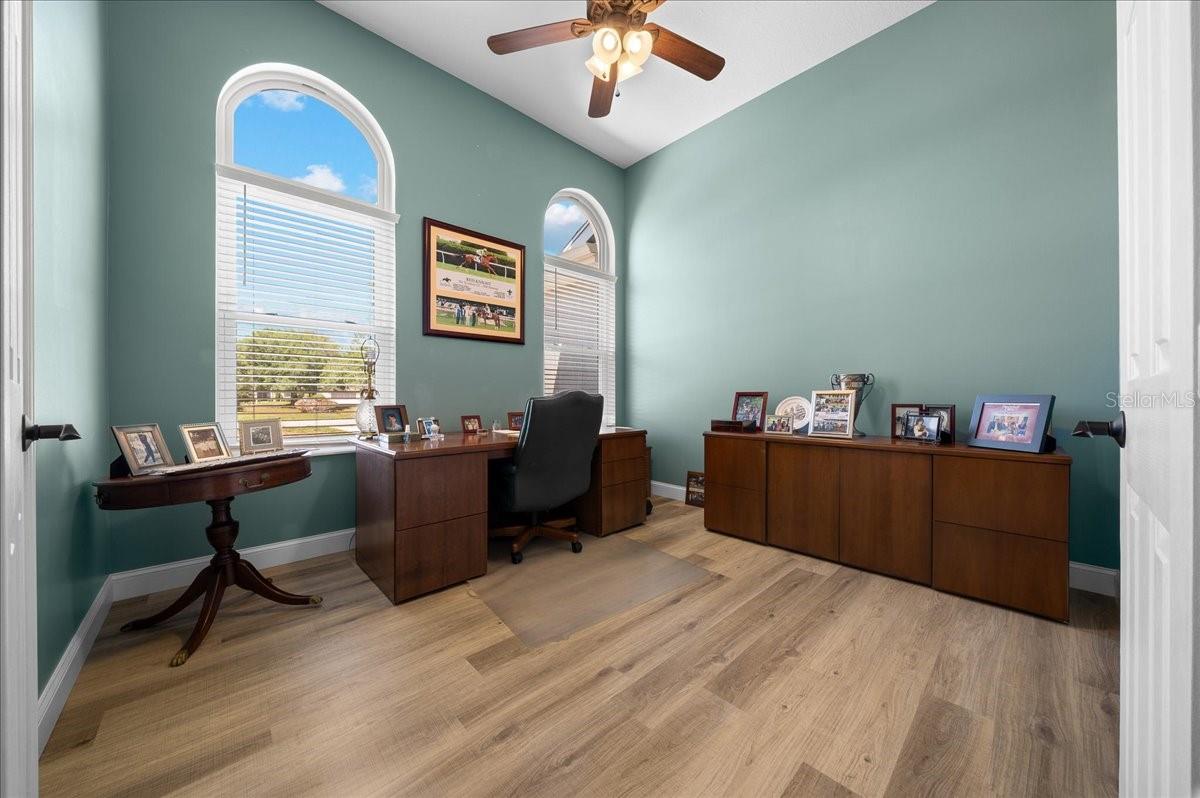 OAK RUN LAUREL OAKS - Residential