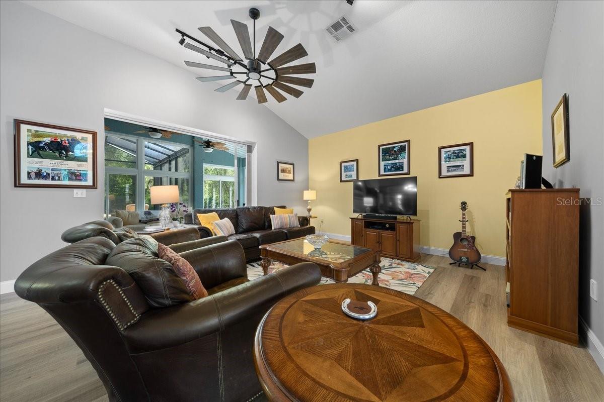 OAK RUN LAUREL OAKS - Residential