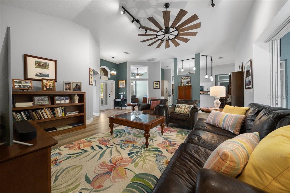 OAK RUN LAUREL OAKS - Residential