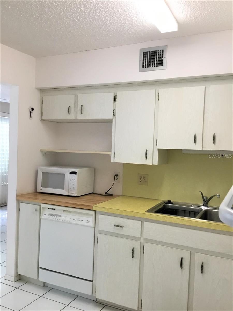 ON TOP OF THE WORLD - Residential Lease