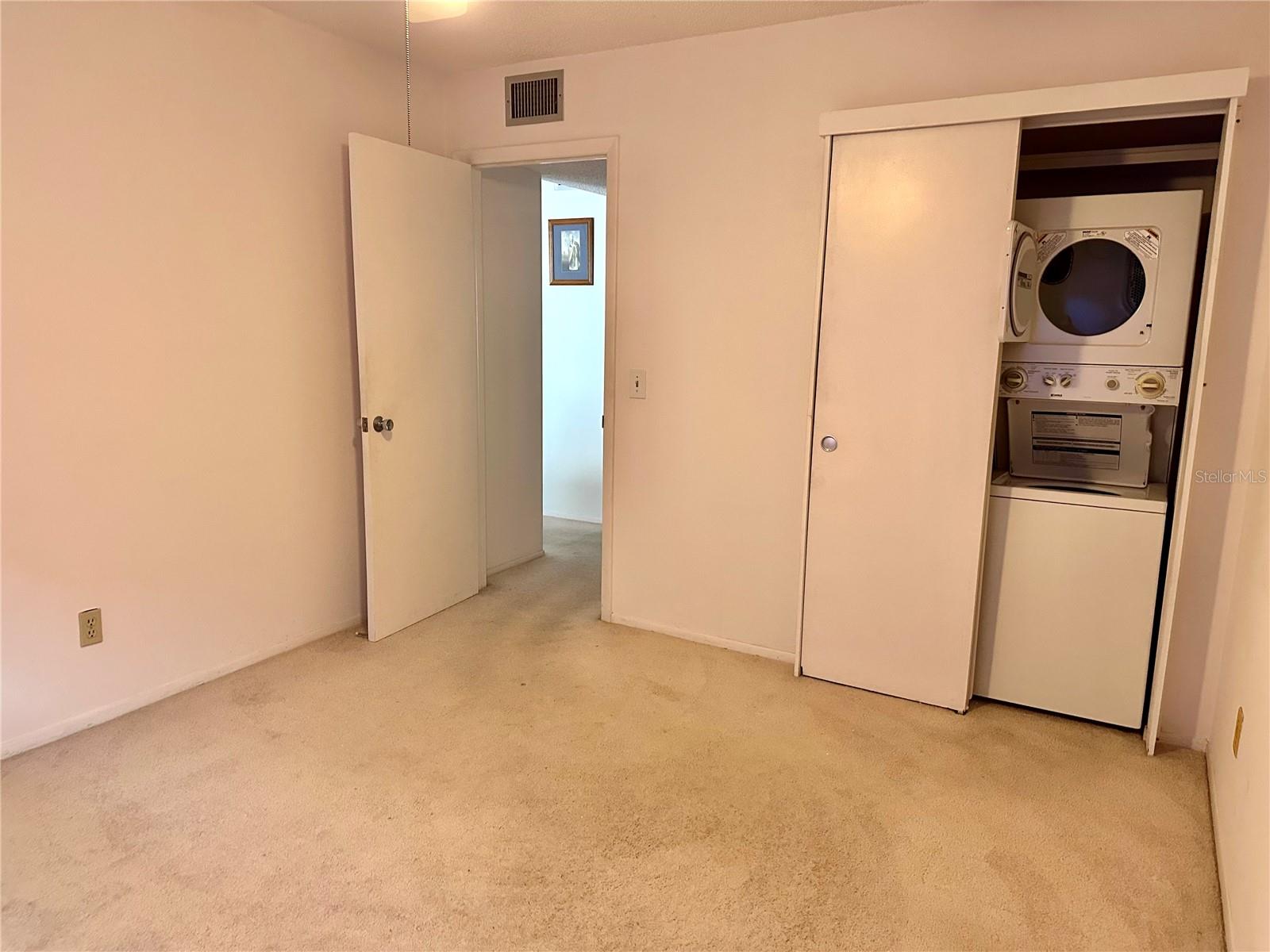 ON TOP OF THE WORLD - Residential Lease