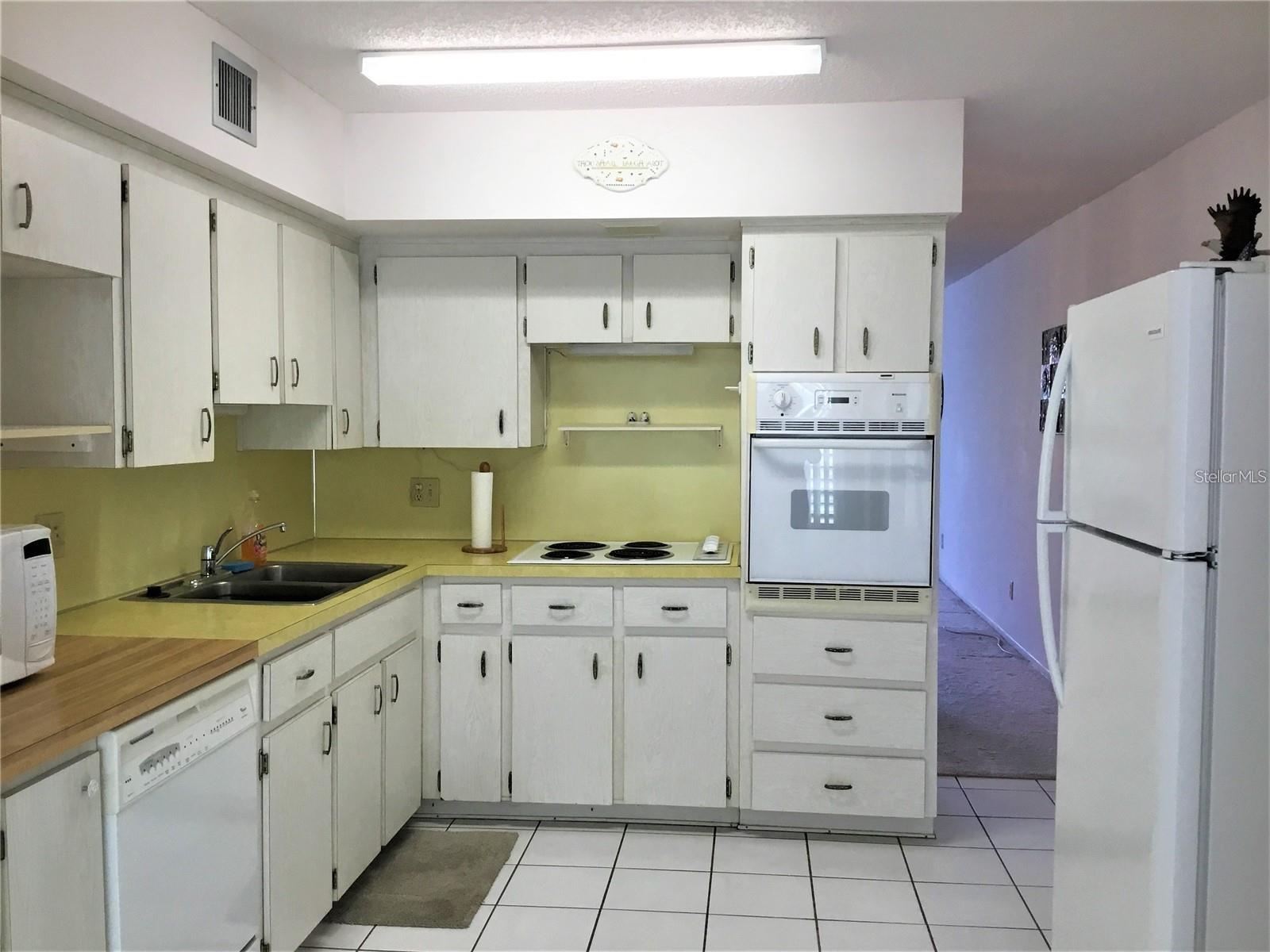 ON TOP OF THE WORLD - Residential Lease