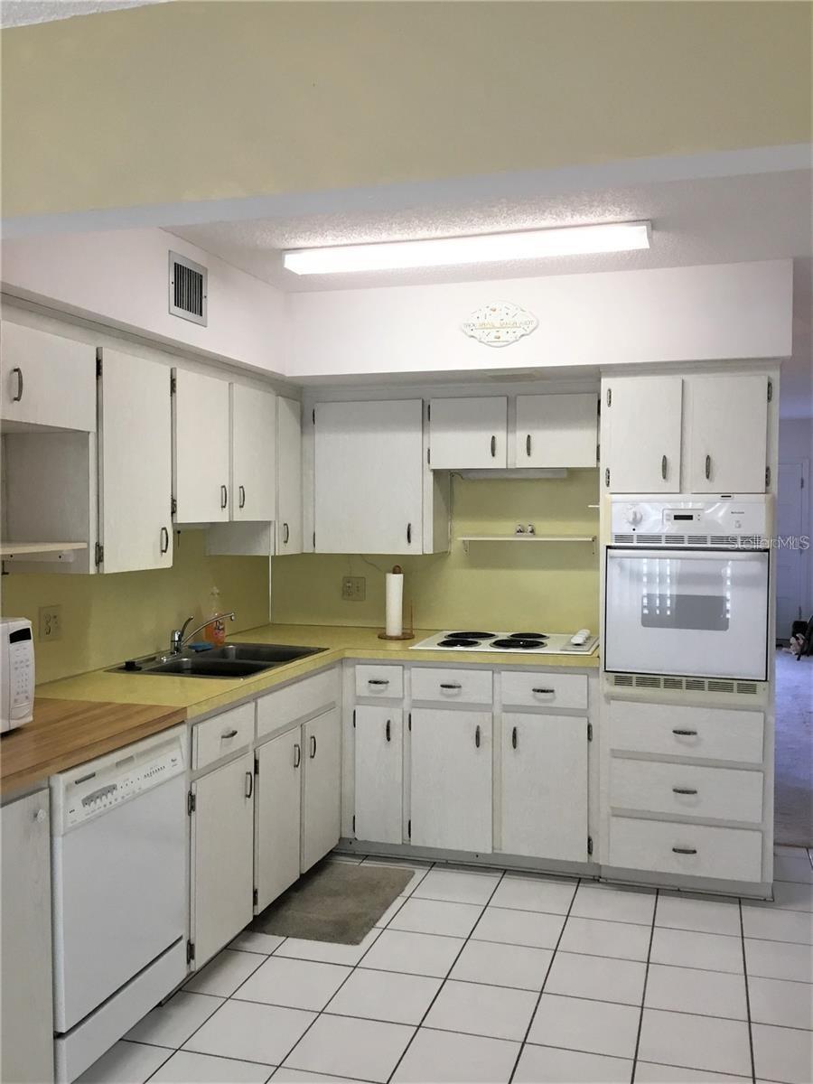 ON TOP OF THE WORLD - Residential Lease