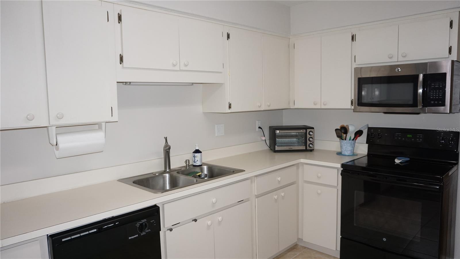 BEACON WOODS WEDGEWOOD CONDO - Residential