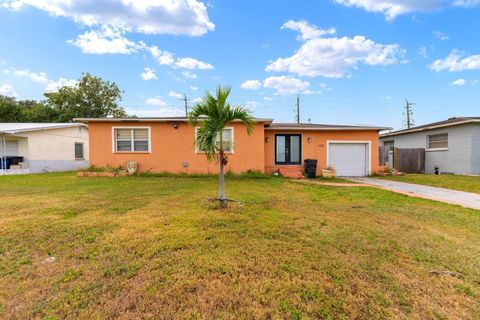 Photo of 4700 Mineola Street, Bradenton, FL 34207 (MLS # TB8443644)
