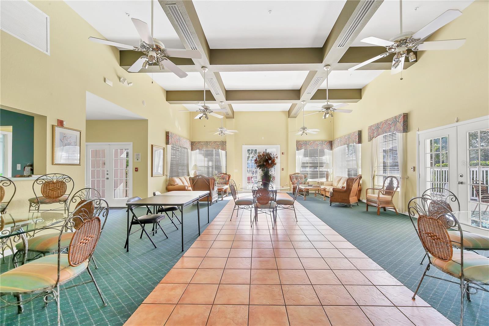 PLAZA DE FLORES - Residential Lease