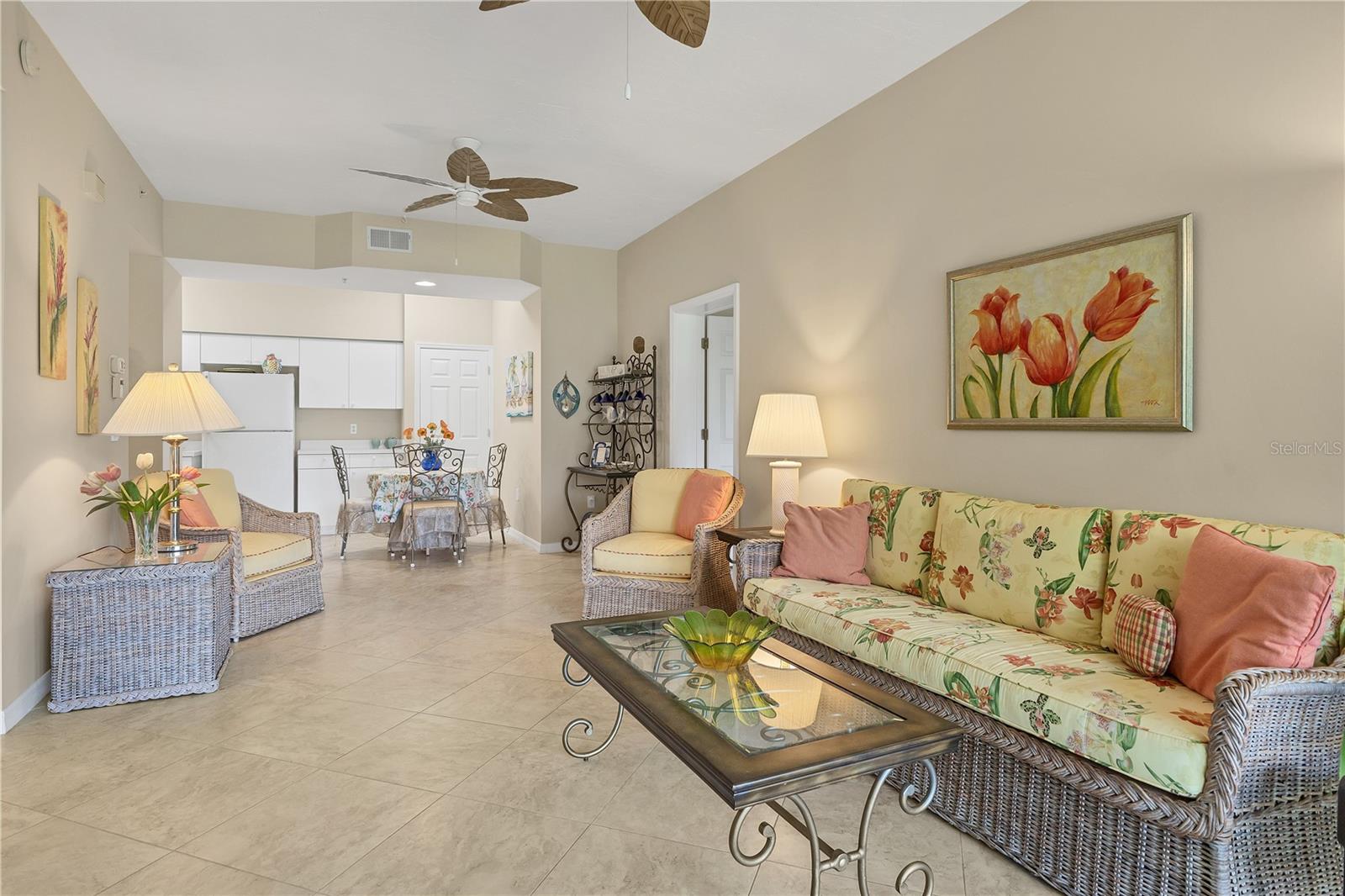 PLAZA DE FLORES - Residential Lease