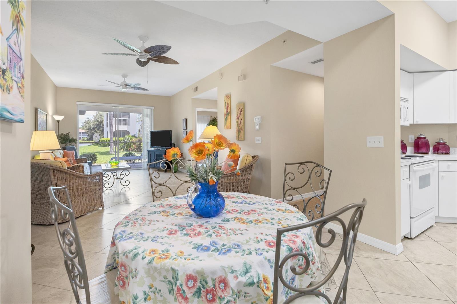 PLAZA DE FLORES - Residential Lease