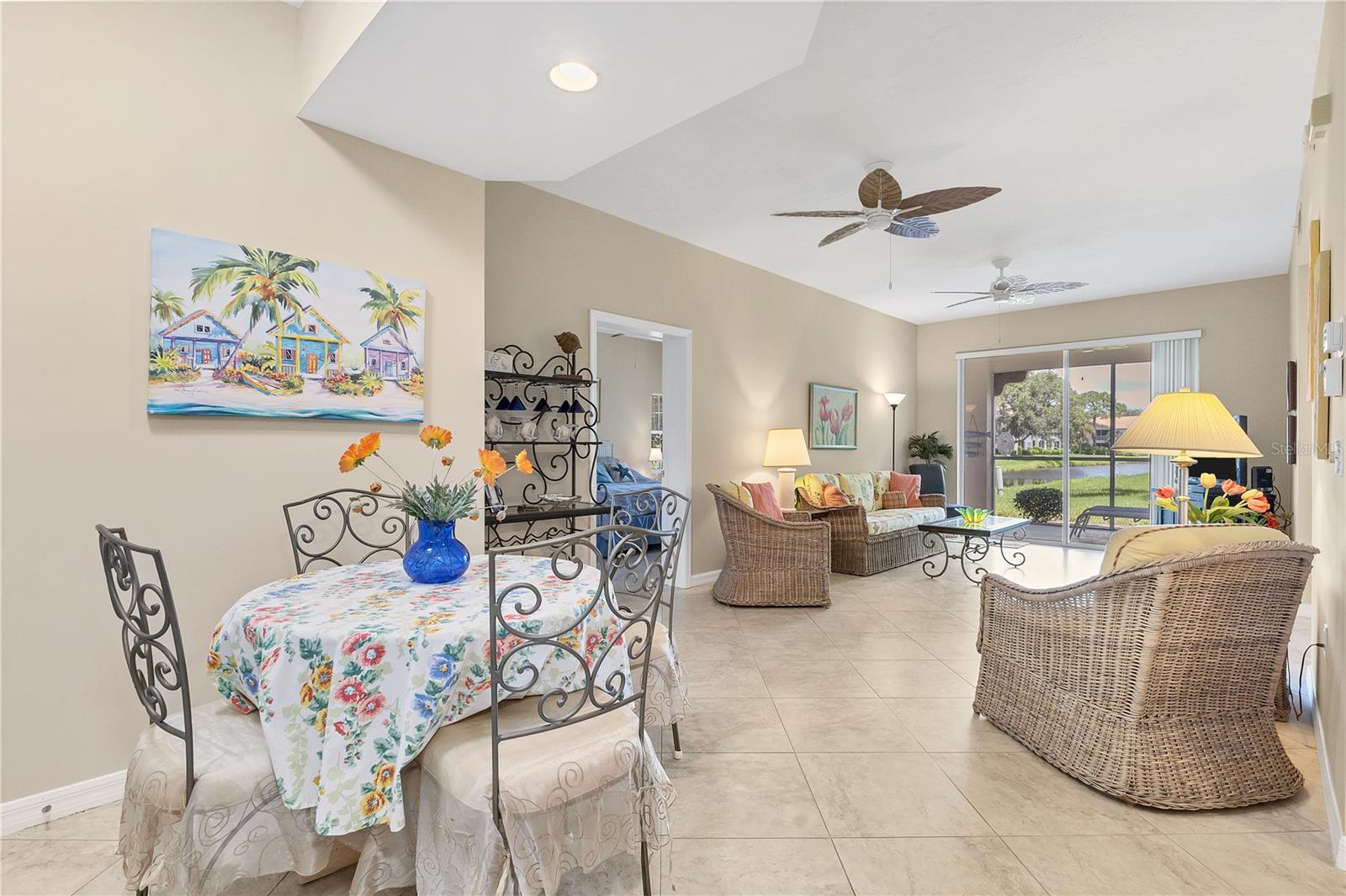 PLAZA DE FLORES - Residential Lease
