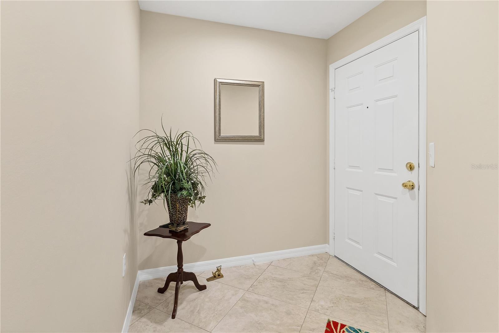 PLAZA DE FLORES - Residential Lease