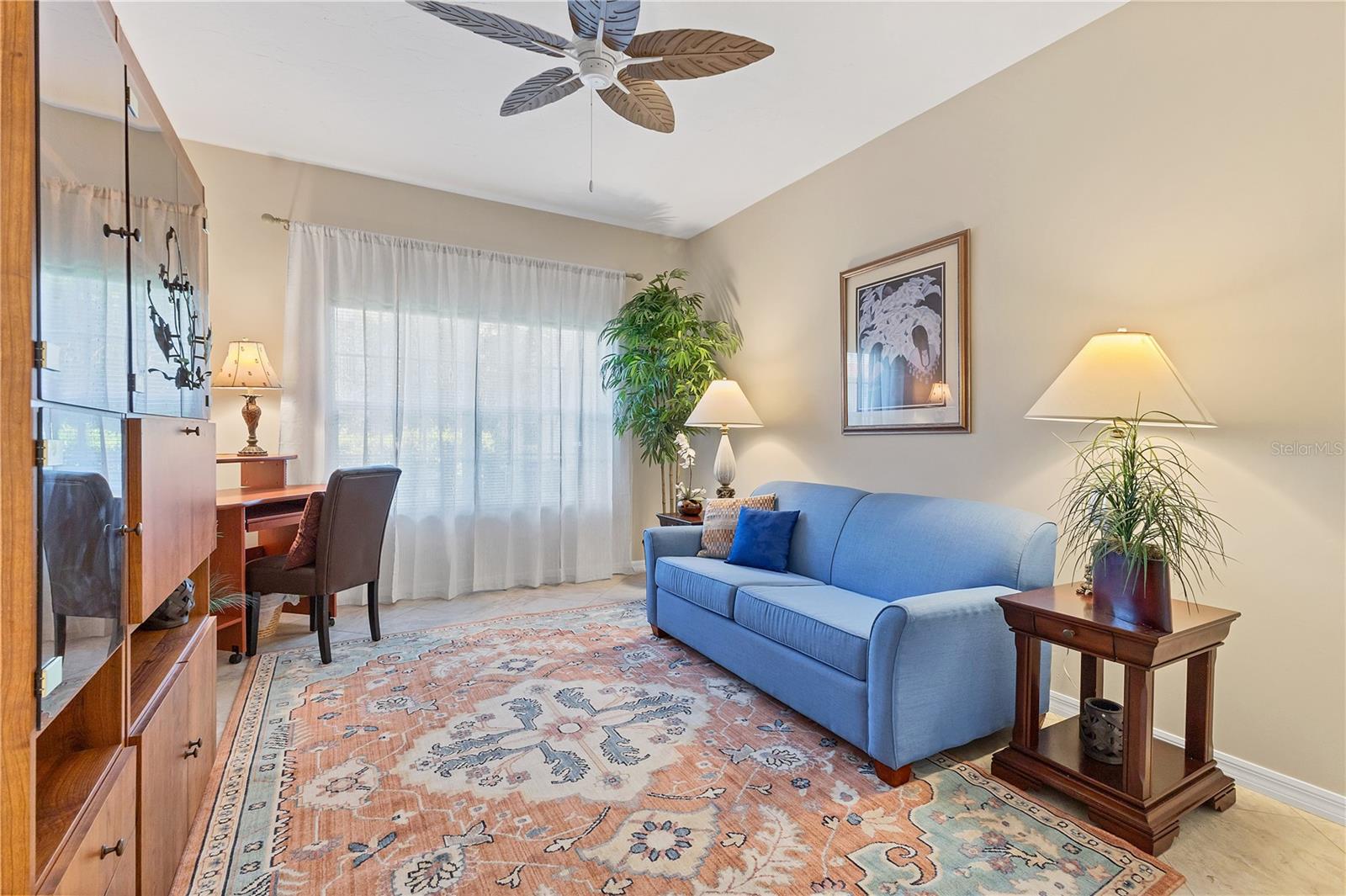 PLAZA DE FLORES - Residential Lease