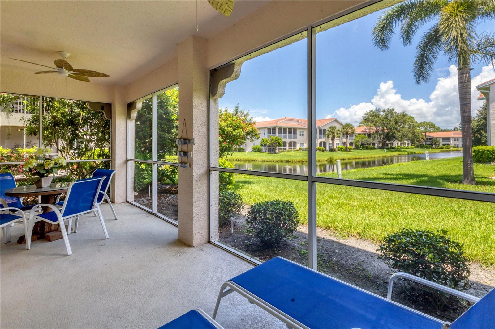 PLAZA DE FLORES - Residential Lease