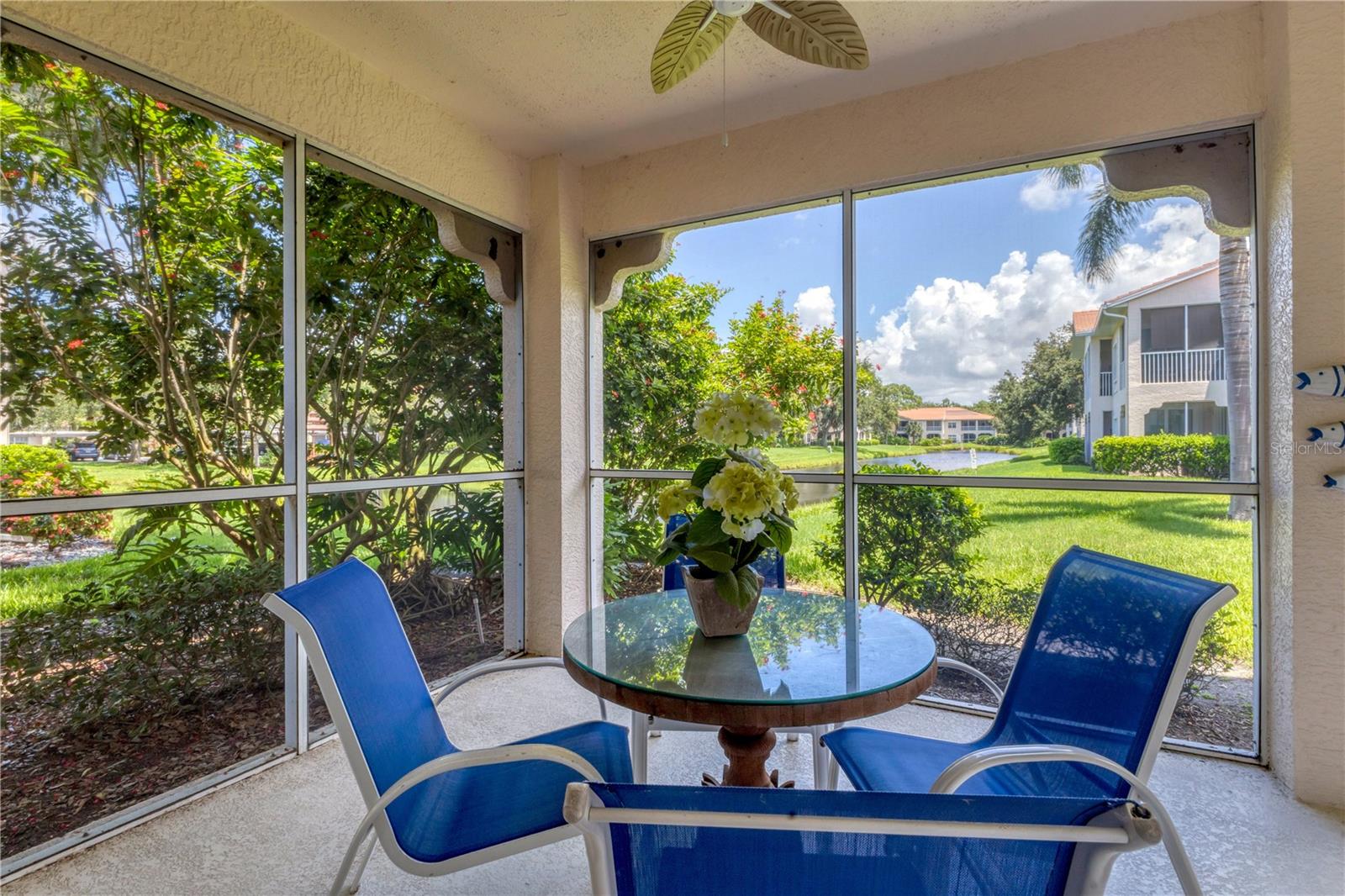 PLAZA DE FLORES - Residential Lease