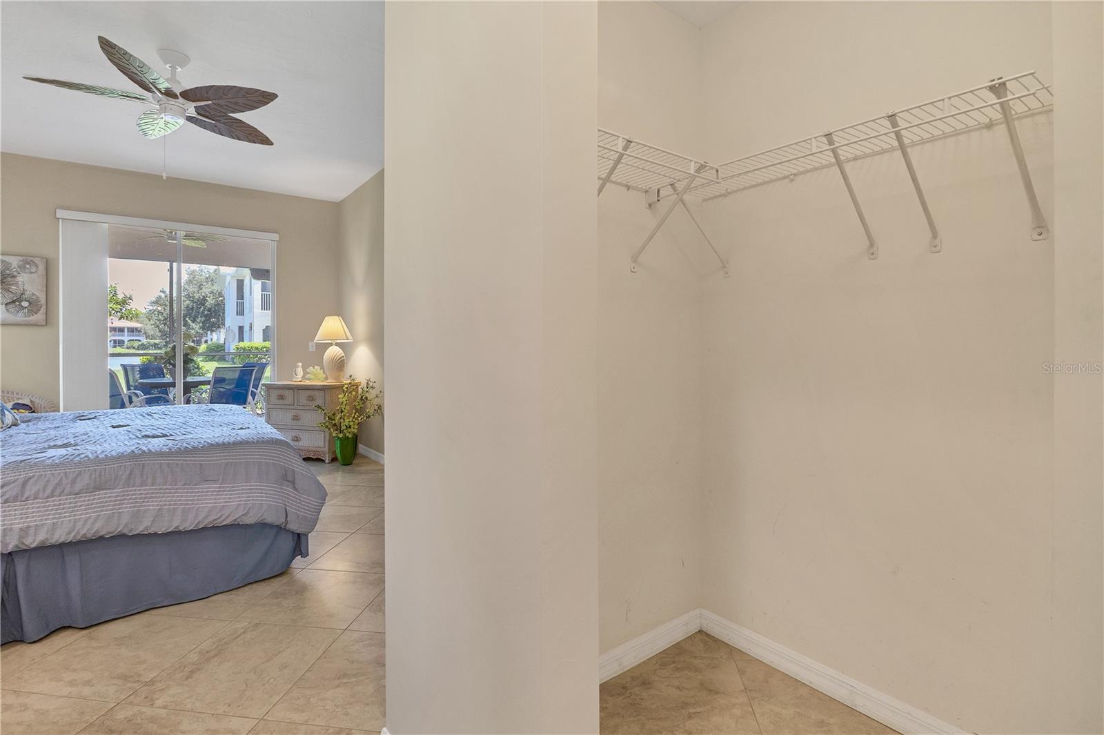 PLAZA DE FLORES - Residential Lease